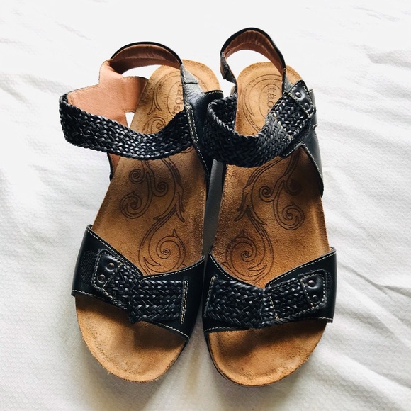 Taos Black Woven Sandals - Picture 1 of 12